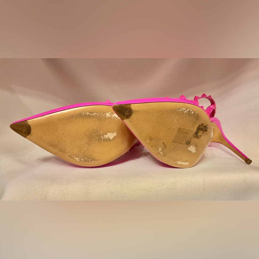 Sold Barbie PINK Valentino Rockstuds Patent-Leather Pump w/Tonal Studs - Picture 4 of 6